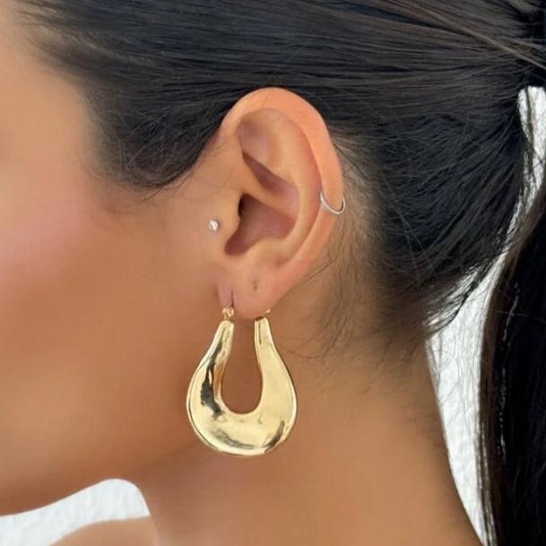 Brinco Argola Orgânico vazado Dourado