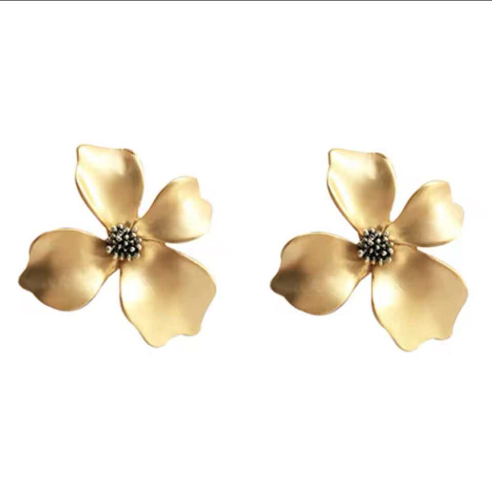Brinco Flor Fosca Dourada