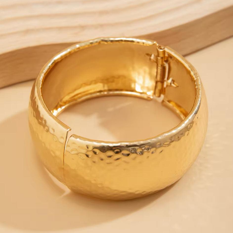 Pulseira Bracelete Maxi Martelado Dourado