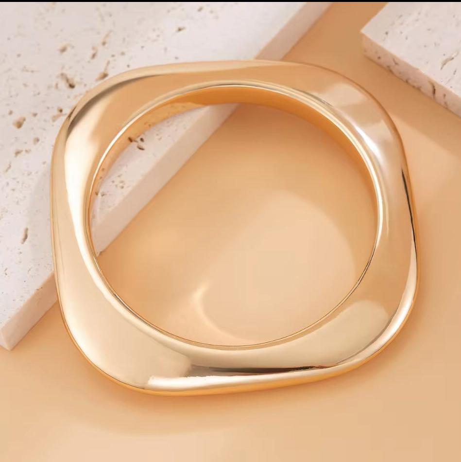 Pulseira Bracelete Maxi Quadrado Dourado