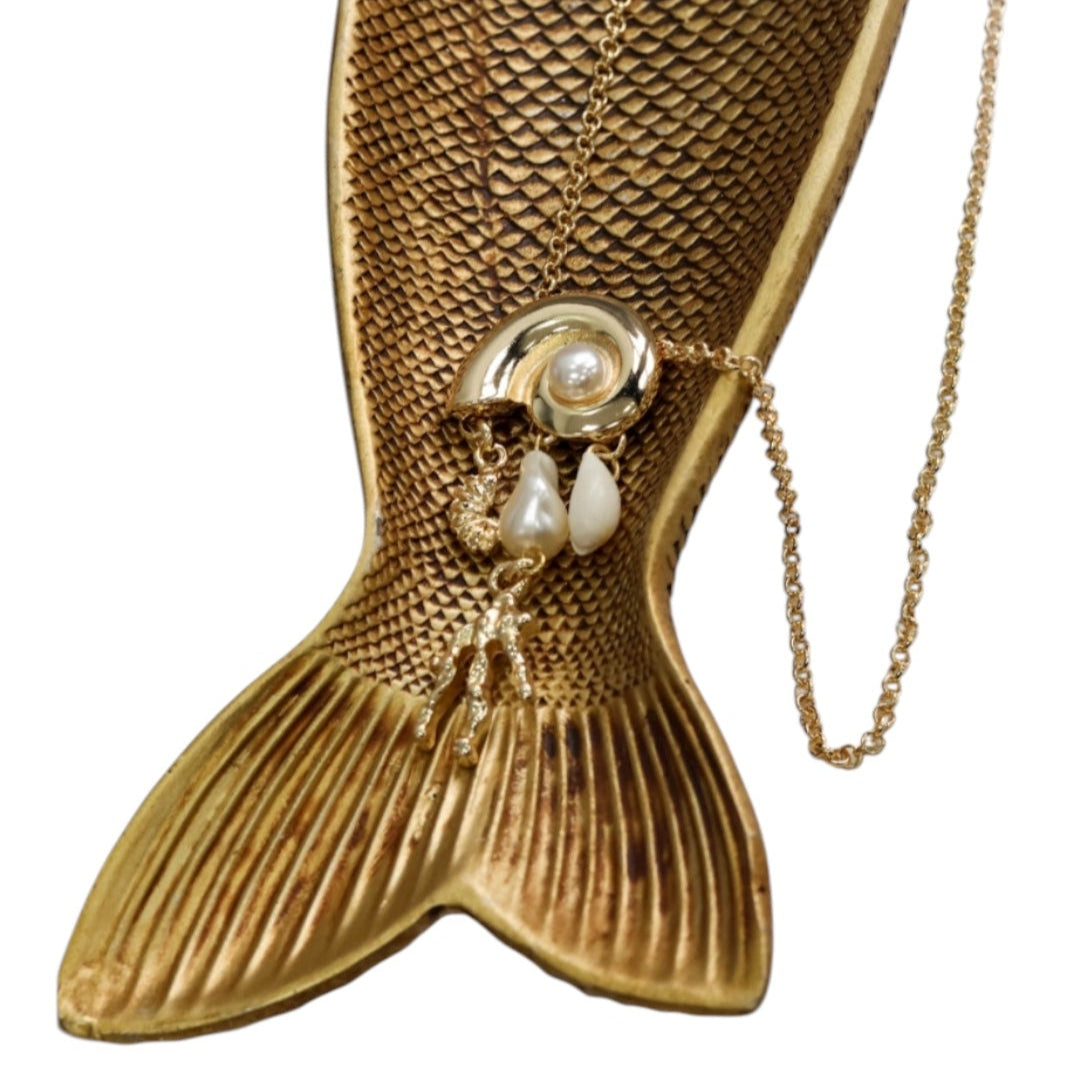 Colar Comprido Dourado com Pingentes Mar