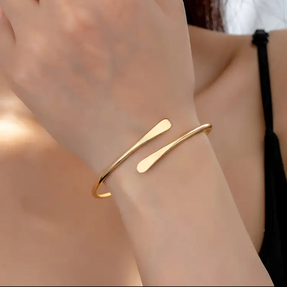 Pulseira Bracelete Fina Gota Dourado