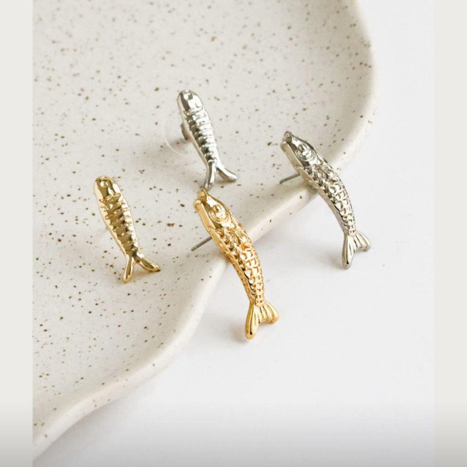 Brinco Peixe Dourado Minimalista