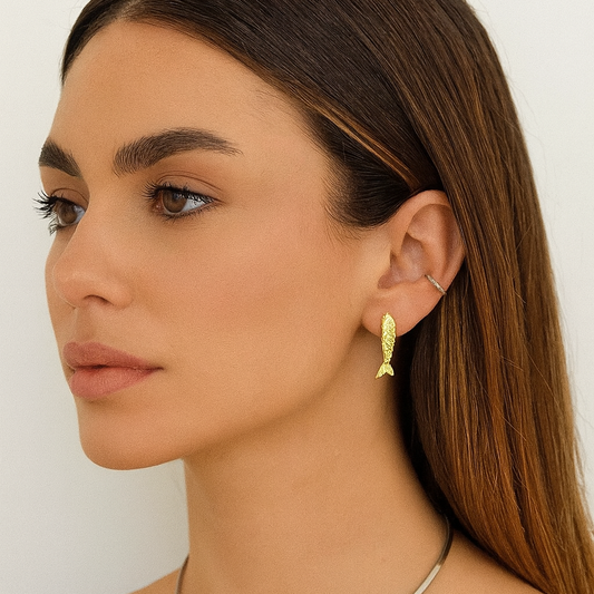 Brinco Peixe Dourado Minimalista
