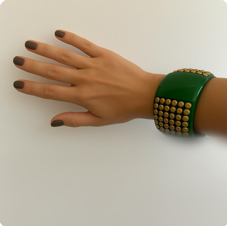 Pulseira Bracelete Indiano Resina verde com Tachinhas