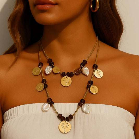 Colar Fio Dourado Com Plaquinha e Miçangas e Perolas