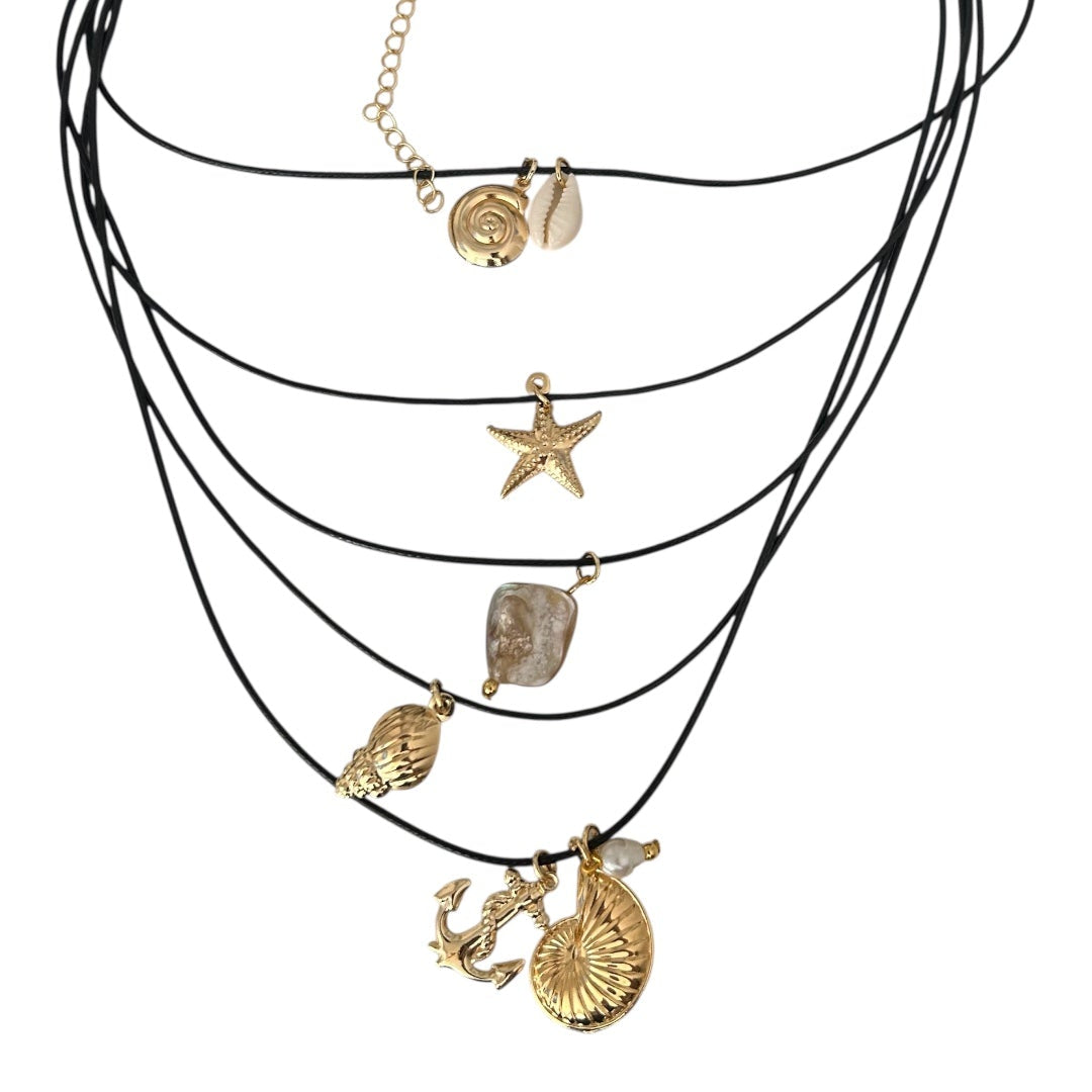 Colar Fio 5 Camadas Com Pingentes Variados Dourado