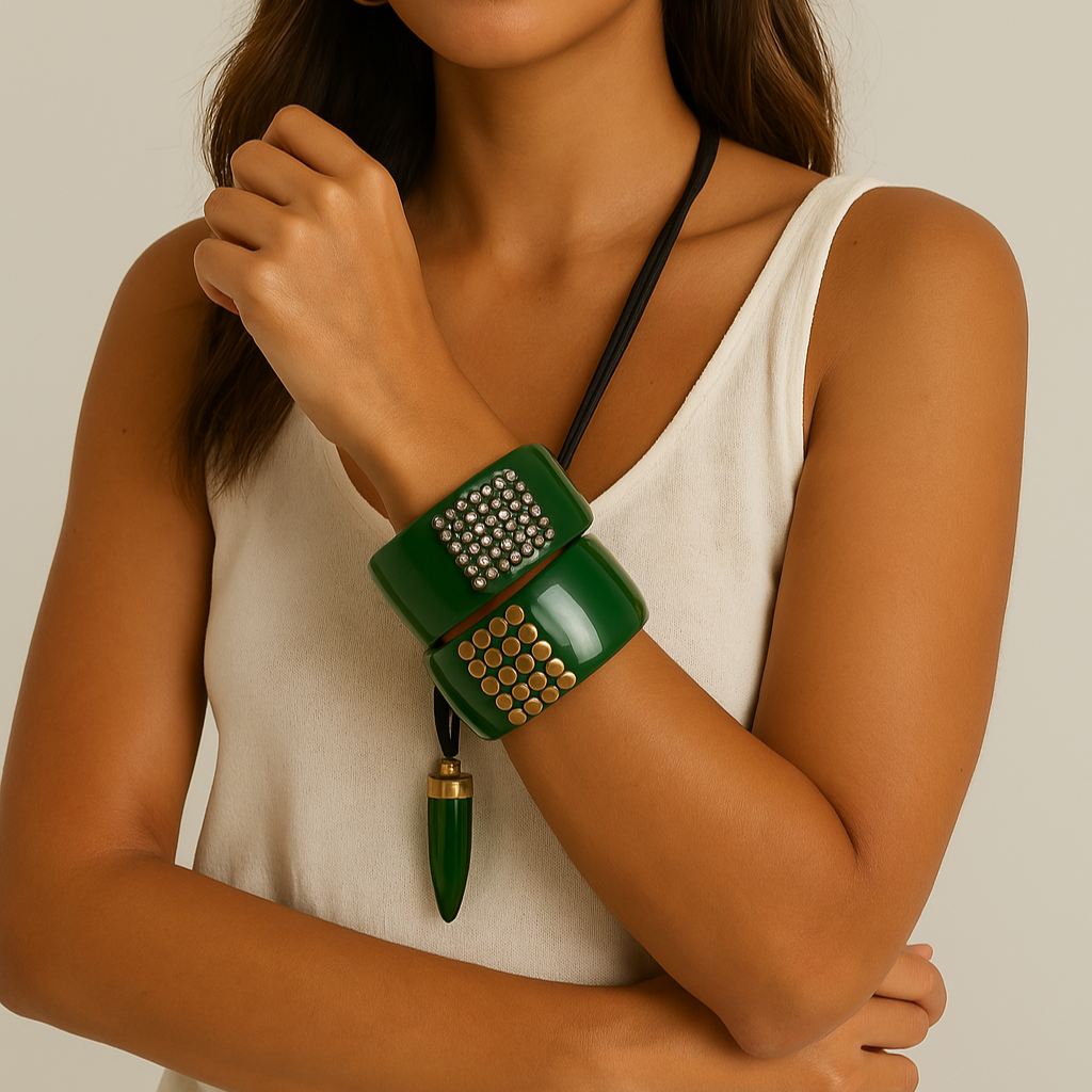 Pulseira Bracelete Indiano Resina verde com Tachinhas