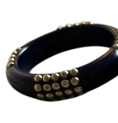 Pulseira Bracelete Indiana Resina com Tachinhas