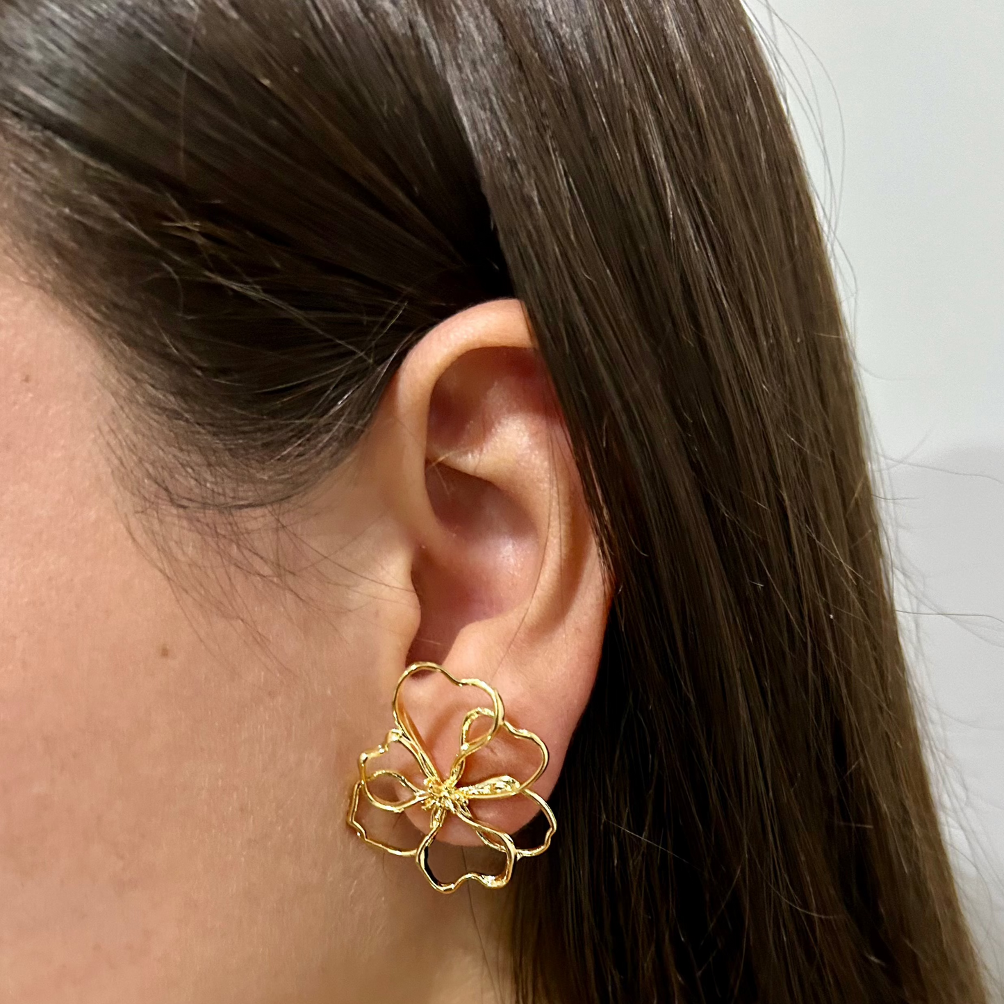 Brinco Flor Vazado Dourado