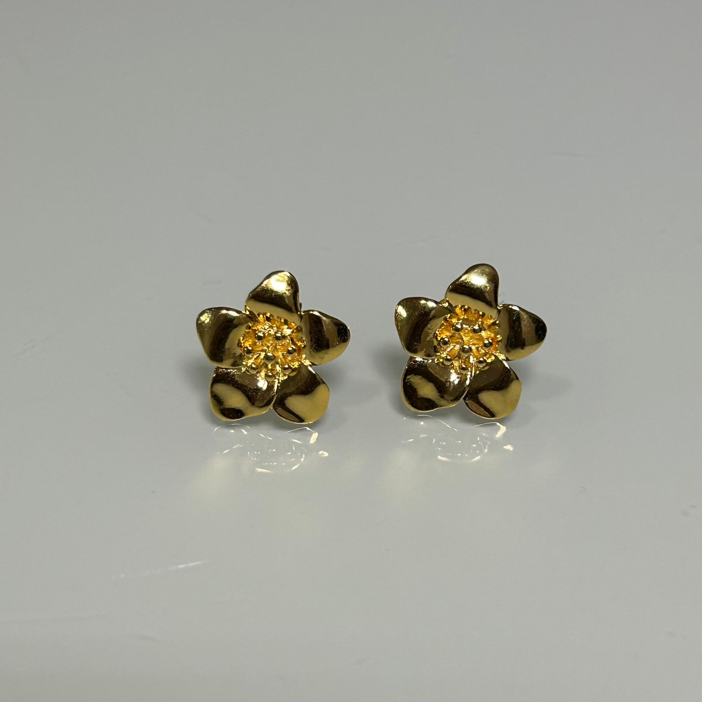 Brinco Flor Margarida Dourado Pequeno Folheado
