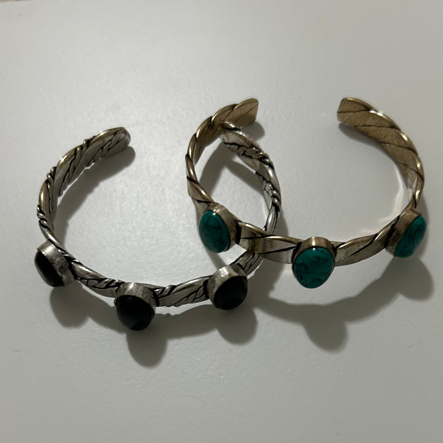 Pulseira Bracelete Indiano Prateado com Pedras