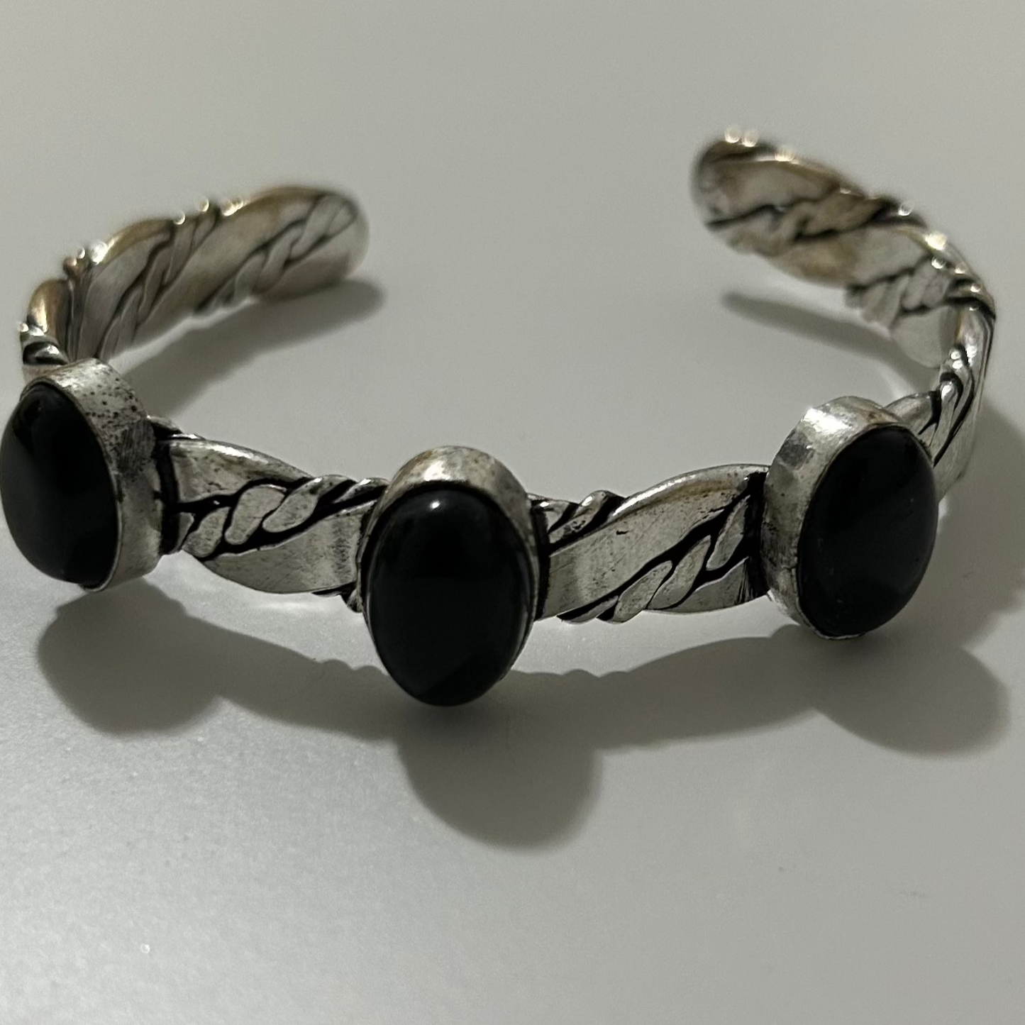 Pulseira Bracelete Indiano Prateado com Pedras