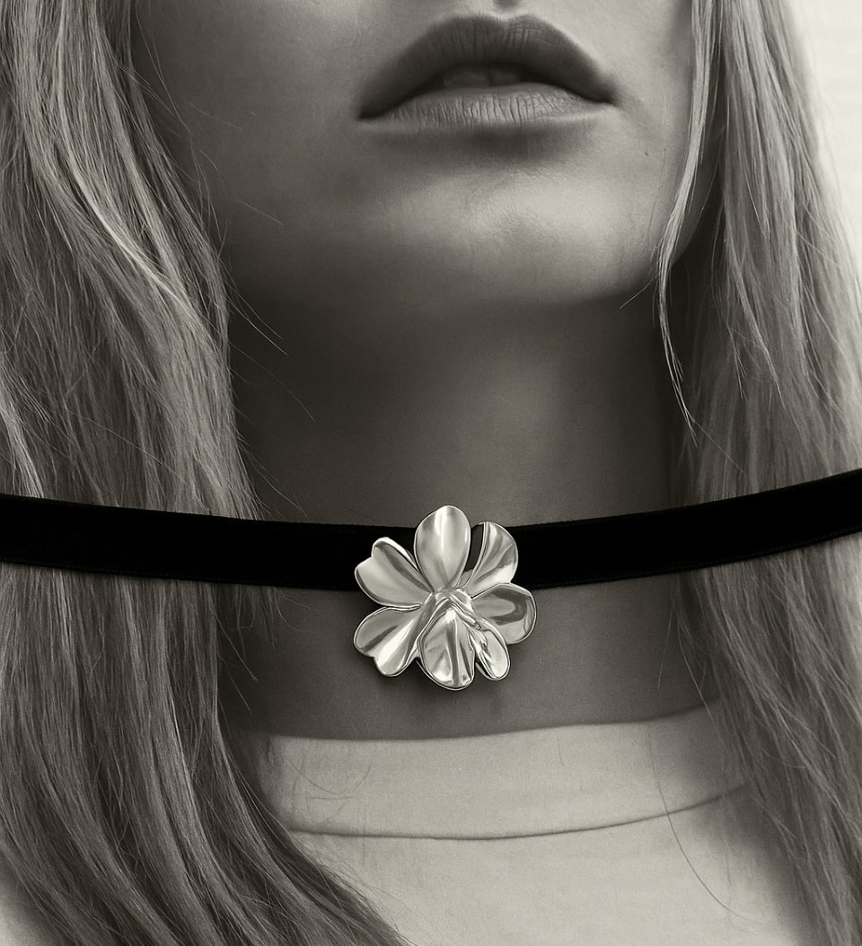 Colar Chocker Veludo Flor