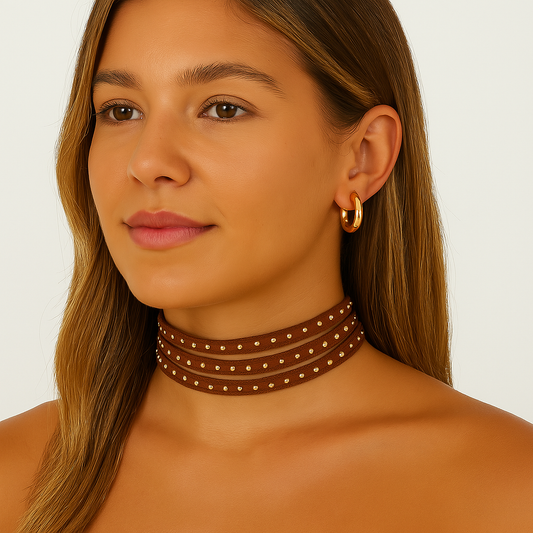 Colar Chocker Camurça Com Pontinhos Dourado
