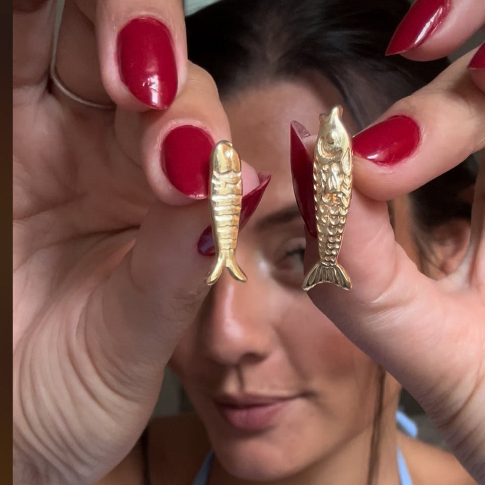 Brinco Peixe Dourado Minimalista