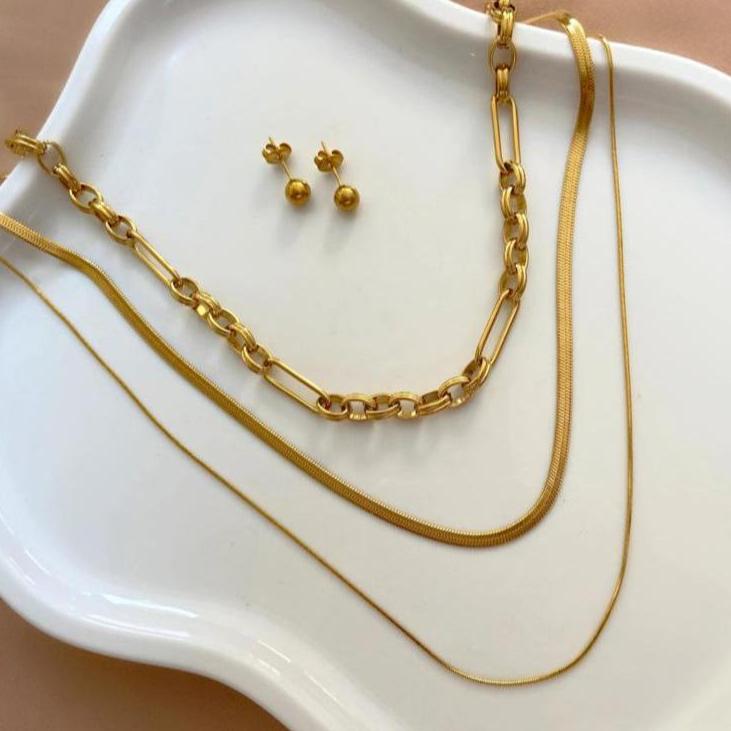 Colar Com 3 Correntes Dourado Folheado