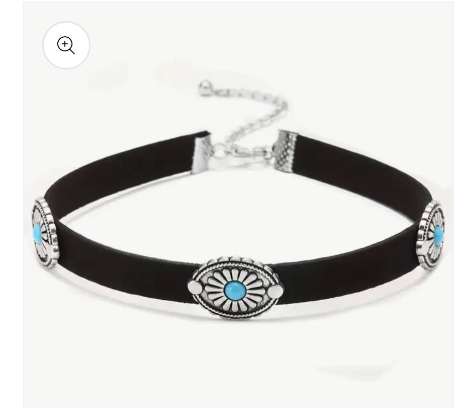 Colar Chocker Camurça com 3 medalhas com Turquesa