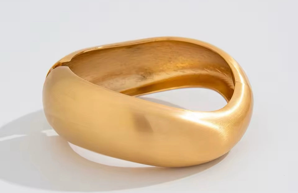 Pulseira Bracelete Curvado Dourado