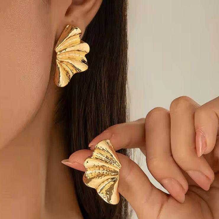 Brinco folha Irregular Minimalista Dourado Folheado