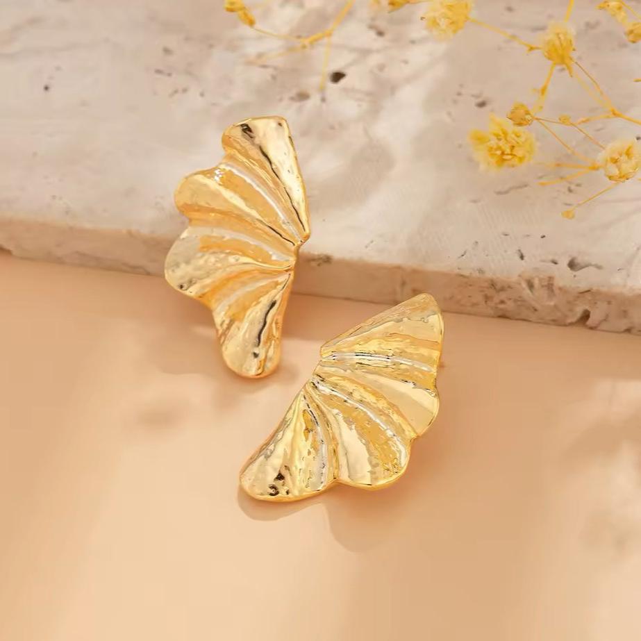 Brinco folha Irregular Minimalista Dourado Folheado