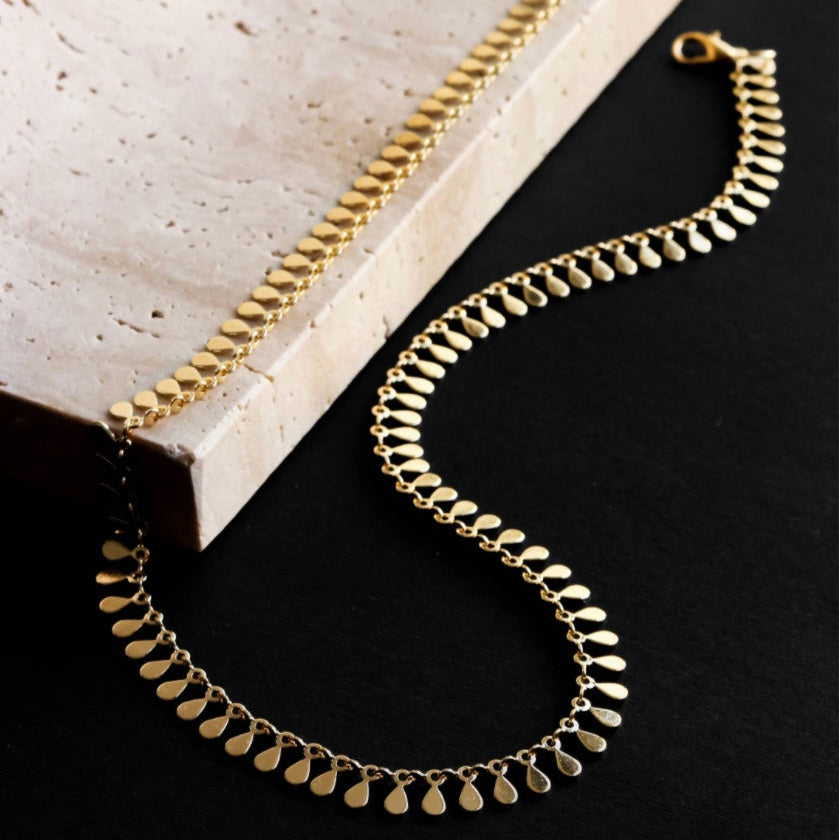 Colar Chocker Minimalista Plaquinas
