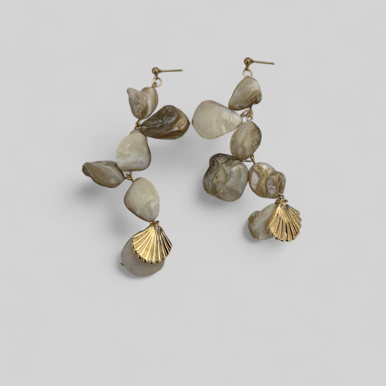Brinco Pedras e conchas Dourado