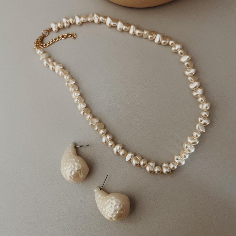 Colar de Pérolas Falsas Pequenas