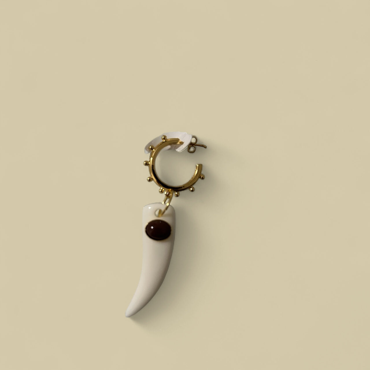 Brinco Argola Spike Com Dente e Predras