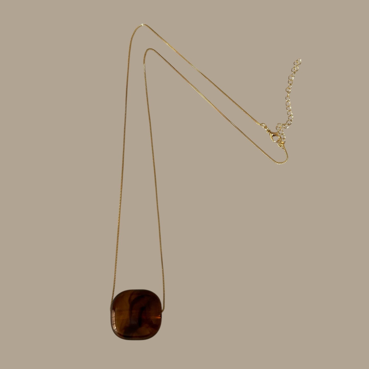 Colar Corrente Longo com PIngente Esfera Resina Marrom