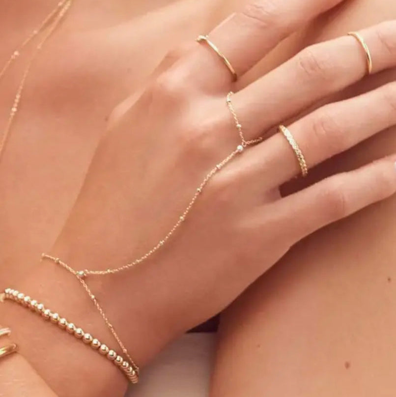 Pulseira de Mão com Bolinhas Dourado.