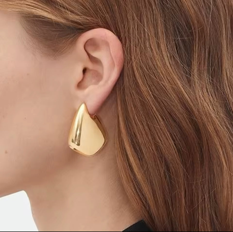 Brinco Argola Irregular Liso Dourado