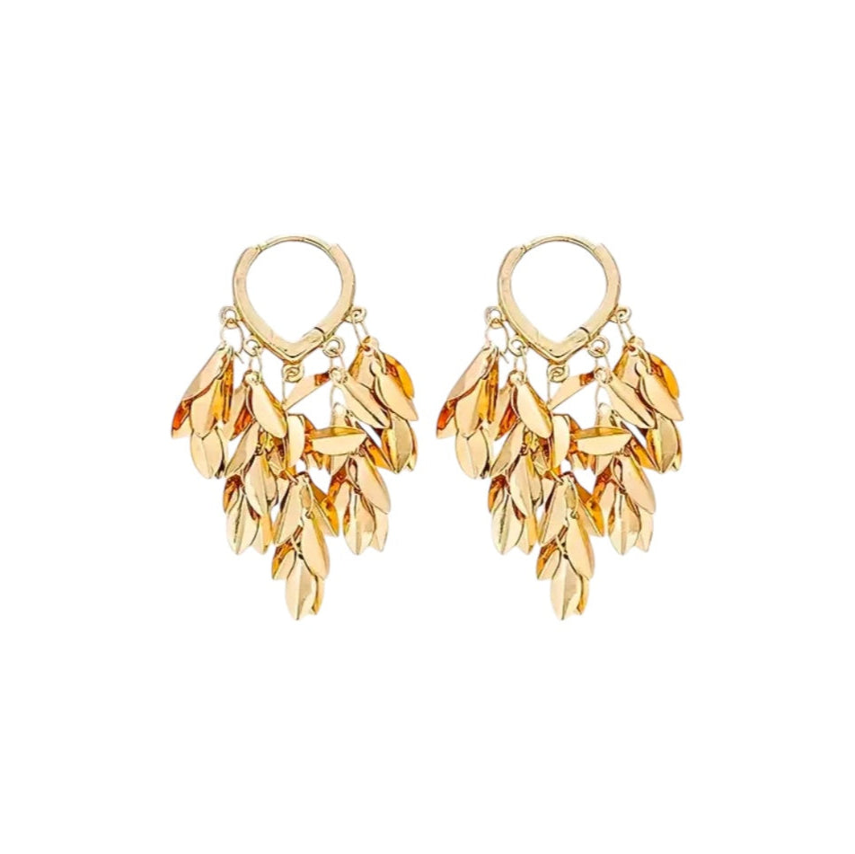 Brinco Argola Pequeno com Franjas De Folhas Penduradas Dourada