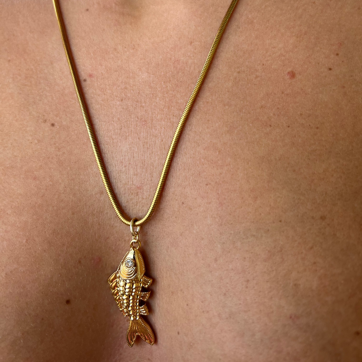 Colar Corrente com Pingente Peixe Dourado Folheado