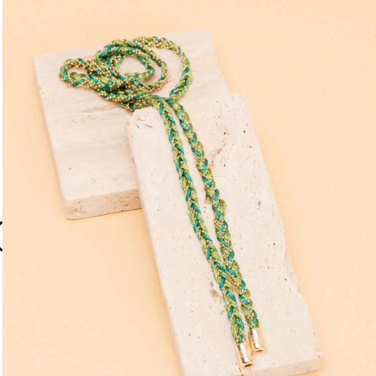 Colar Fio De Seda Com Corrente de Bolinas Fino e Ponteira.