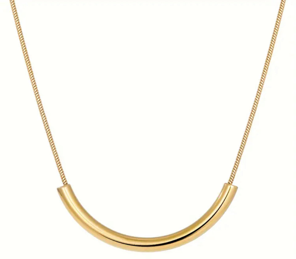 Colar Em Aço e Folheado Com Aro Dourado Folheado.