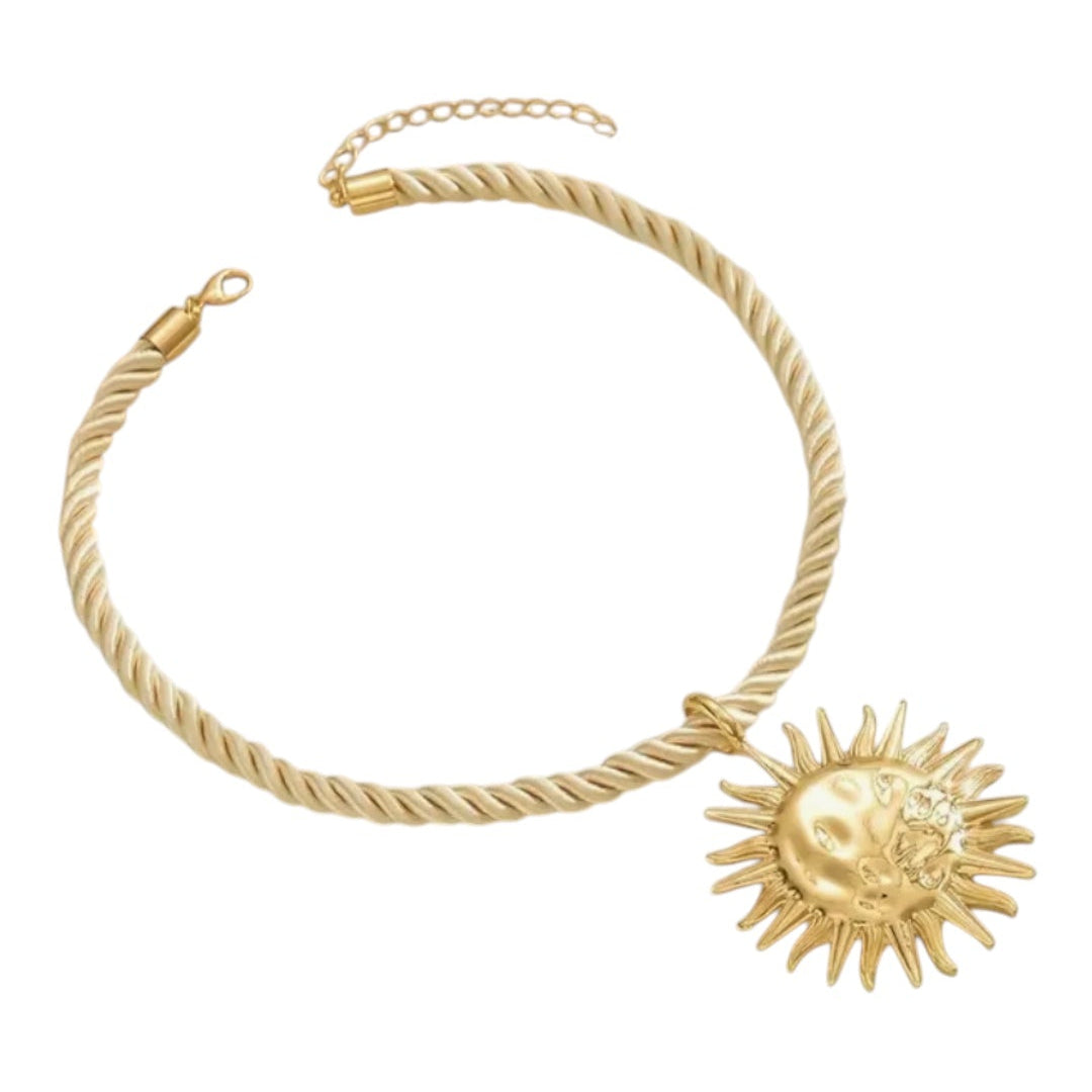 Colar Cordão com Pingente Maximalista Sol Dourado
