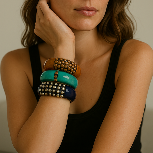 Pulseira Bracelete Indiana Resina com Tachinhas