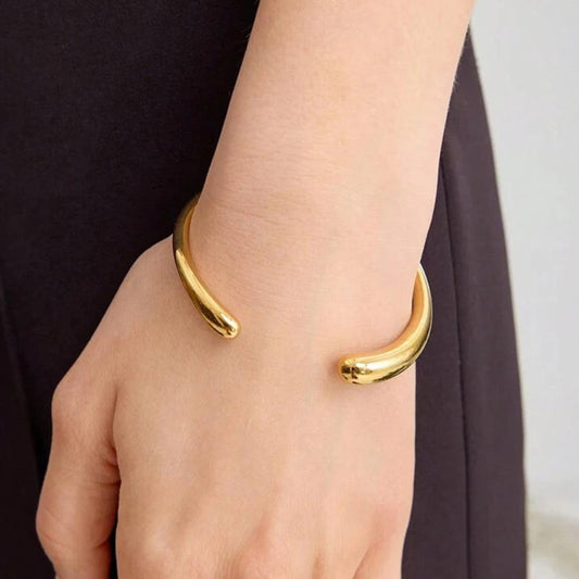 Pulseira Bracelete Aberto Gota na Ponta Dourado Folheado