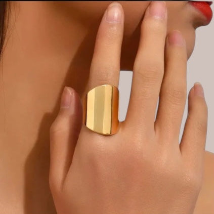 Anel Largo Dourado
