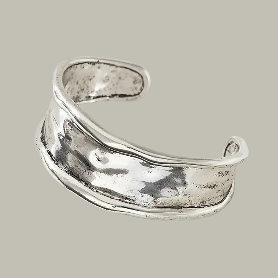 Pulseirra Bracelete Martelado Prateado