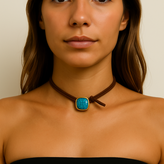 Colar Chocker Fio Camurça com Pedra Turquesa Prateado