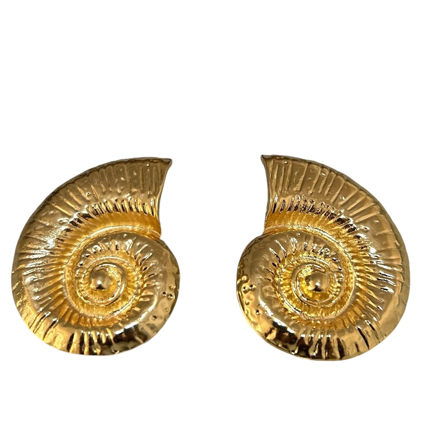 Brinco Concha Texturizado Dourado
