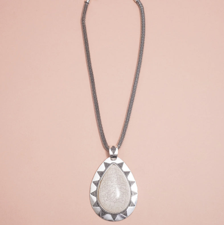 Colar Prateado com Mandala Maxi