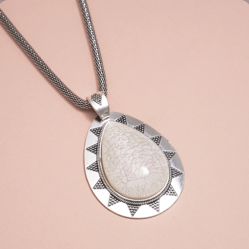 Colar Prateado com Mandala Maxi