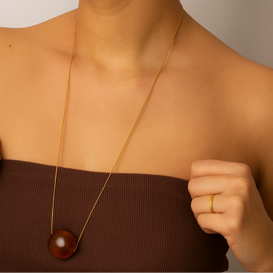 Colar Corrente Longo com PIngente Esfera Resina Marrom